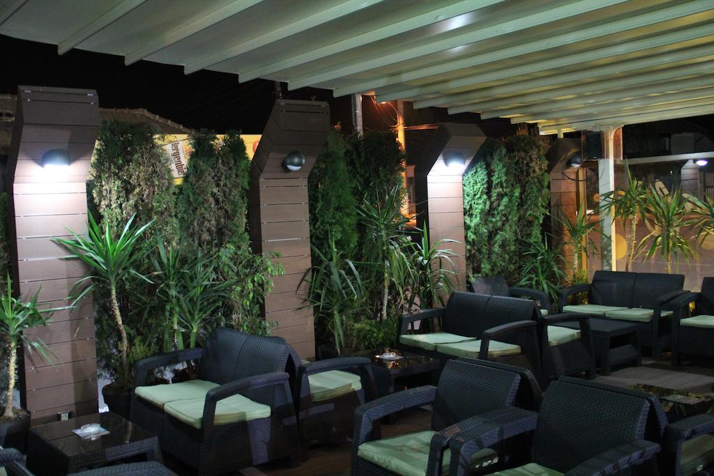 Enigma Pension Тыргу-Жиу Экстерьер фото